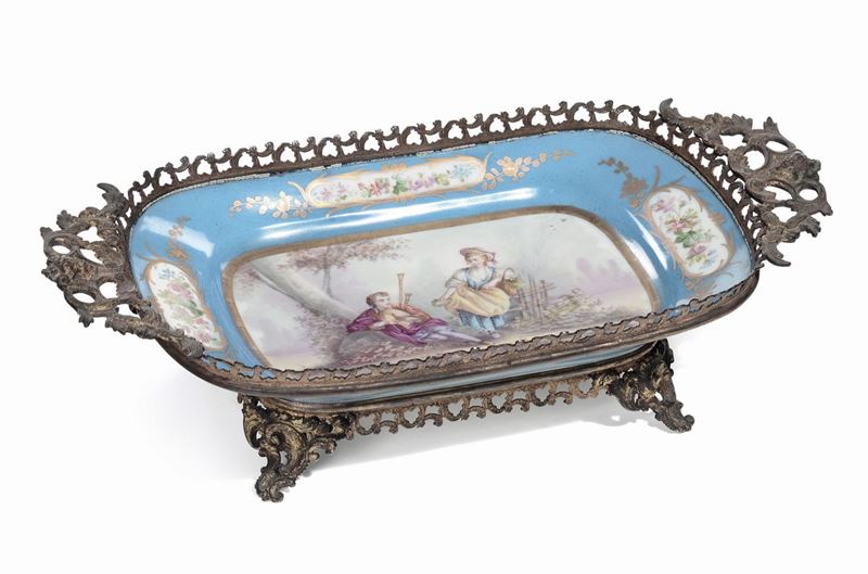 Centrotavola in ceramica e metallo dorato  - Asta Antiquariato e Dipinti Antichi - I - Cambi Casa d'Aste