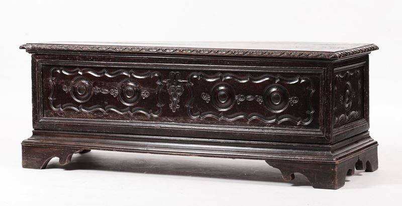 Cassapanca in noce intagliato, inizio XX secolo  - Asta Antiquariato e Dipinti Antichi - I - Cambi Casa d'Aste