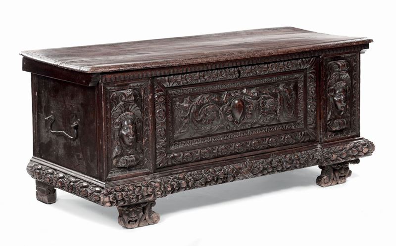 Cassapanca in noce intagliato, XVIII secolo  - Auction Antique and Old Masters - I - Cambi Casa d'Aste