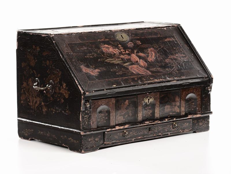 Monetiere da viaggio ebanizzato e laccato a chinoiseries, XVII-XIX secolo  - Asta Antiquariato e Dipinti Antichi - I - Cambi Casa d'Aste