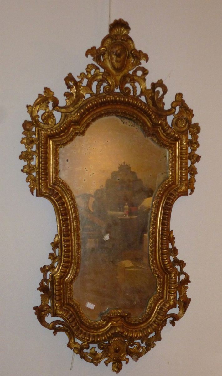 Piccola specchiera in legno intagliato e dorato, Inghilterra XIX secolo  - Asta Antiquariato e Dipinti Antichi - I - Cambi Casa d'Aste