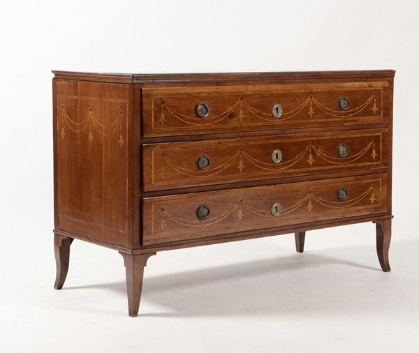 Cassettone in noce intarsiato