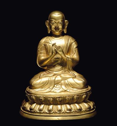 Grande Figura di Lama in Bronzo Dorato Seduto su Doppio Fiore di Loto, Tibet, XVIII Secolo