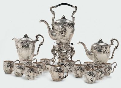 Grande Servizio da Tè e Caffè in Argento, Punzoni Tedeschi di Titolo sui Boccali, Germania XX Sec...