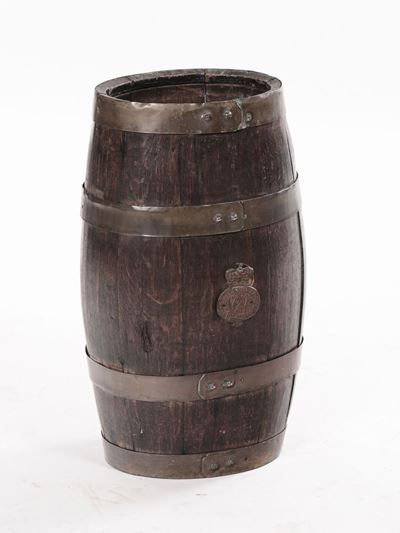 Piccola Botte Trasformata in Portaombrelli