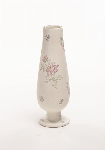 Lenci, Vaso modellato in ceramica decorato con fiori e farfalle, Torino, 1930 ca