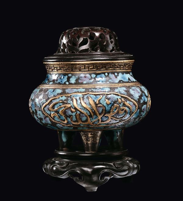 A tripod polychrome enamelled porcelain censer with geometric motif in relief, gilt details and fretworked wooden cover, China, Qing Dynasty, Qianlong Mark and Period (1736-1795)