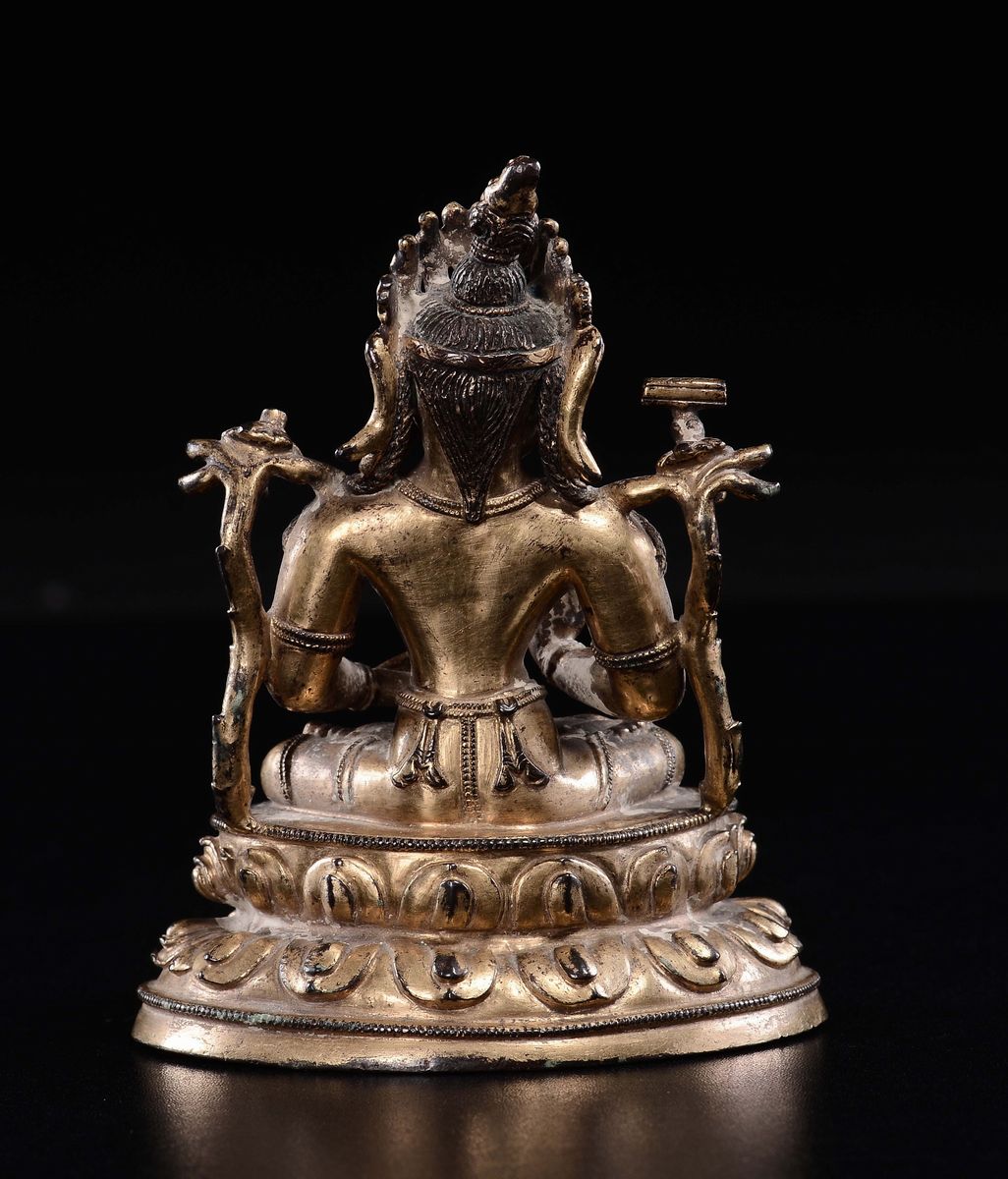 Figura di Amitaya in Bronzo Dorato Seduta su Doppio Fiore di Loto, Cina, Dinastia Ming, XVI Secol...