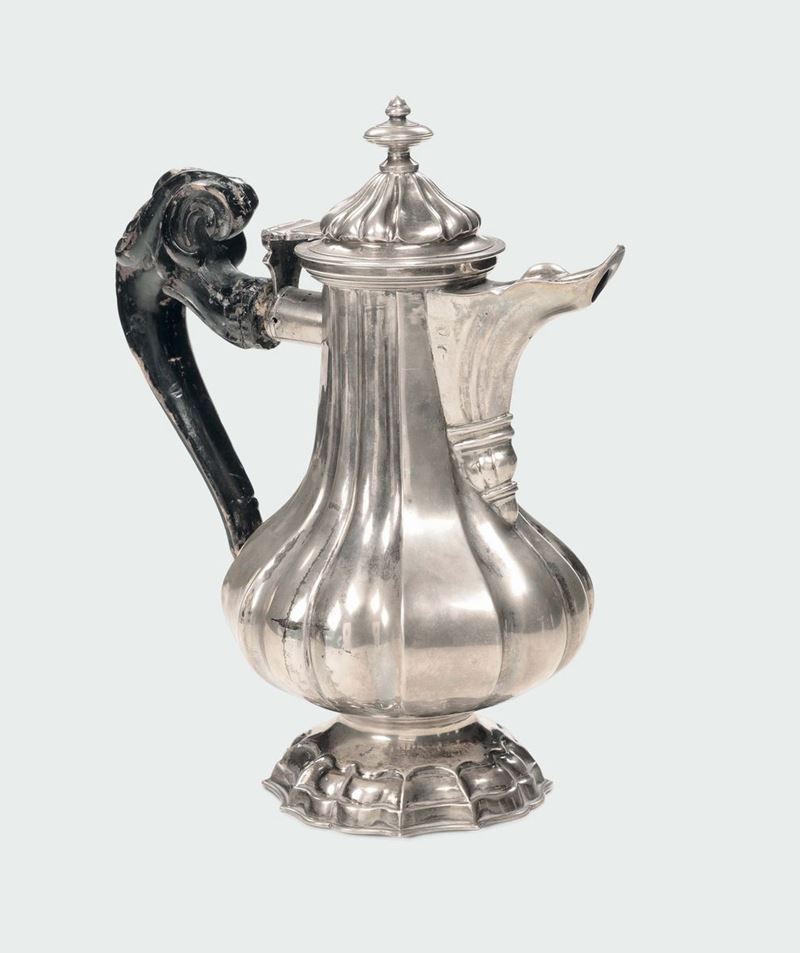 A molten and embossed silver coffee-pot, Venetian marks, probably 18th century  - Auction Fine Silvers - I - Cambi Casa d'Aste