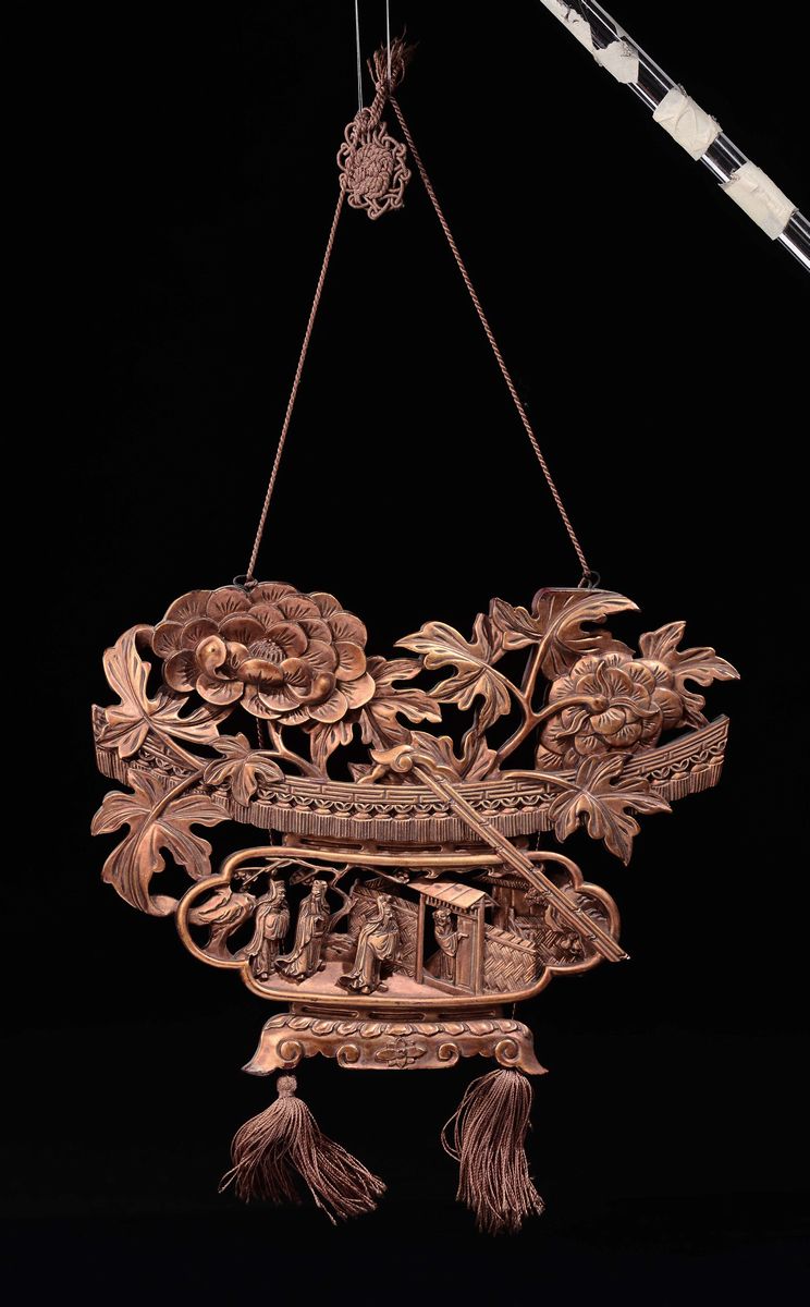 Coppia di Decorazioni in Legno Laccato con Scene di Vita di Corte, Cina, Dinastia Qing, Fine XIX ...