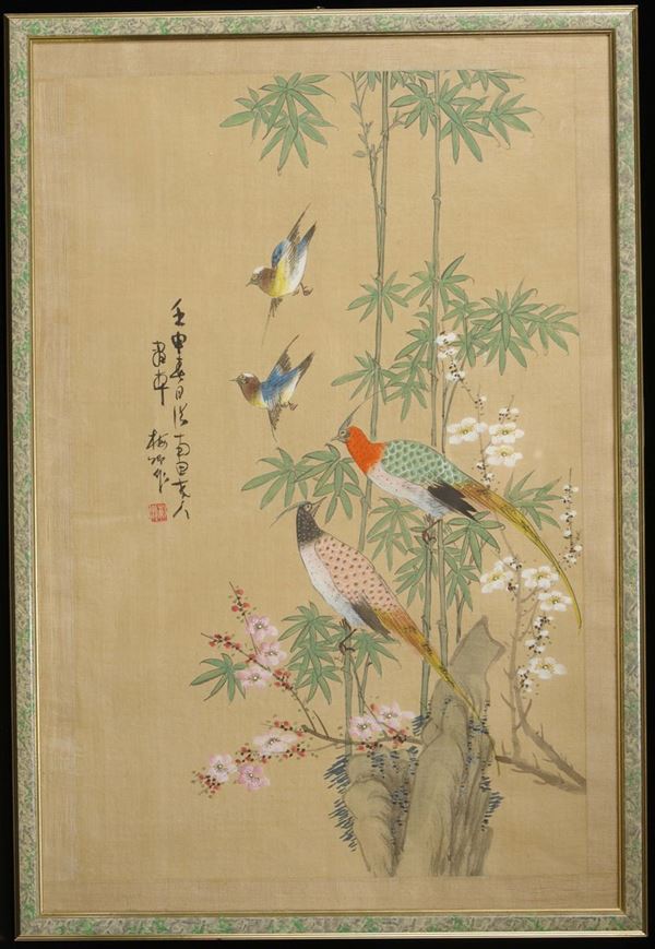 Lotto di quattro disegni incorniciati raffiguranti fiori, uccelli e iscrizioni, Cina, XX secolo