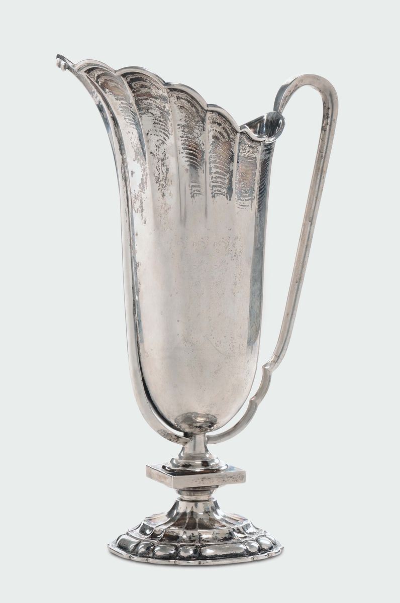 A large silver jug, European manufacture, 20th century  - Auction Fine Silvers - I - Cambi Casa d'Aste