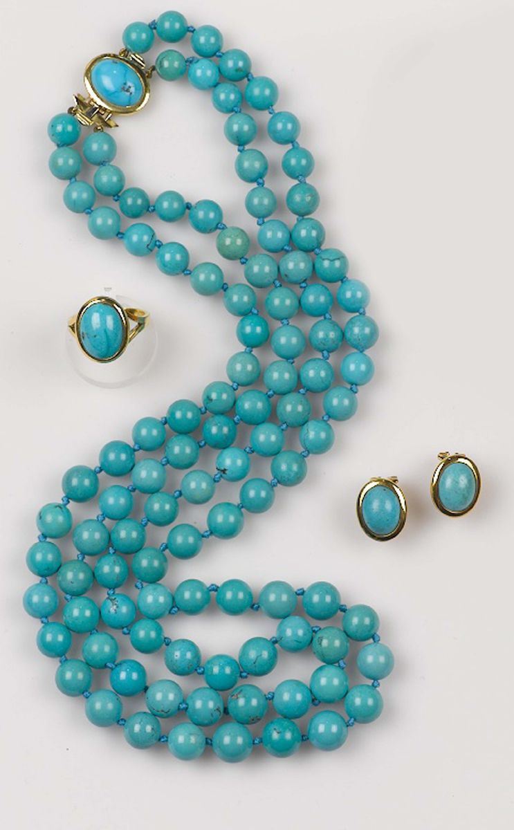 A turquoise and gold parure. Comprising: necklace, ring and a pair of earrings  - Auction Fine Jewels - II - Cambi Casa d'Aste