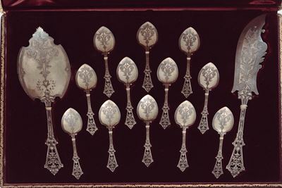 Servizio da Dolce in Argento Fuso e Inciso, Punzoni Russi della Fine del XIX Secolo
