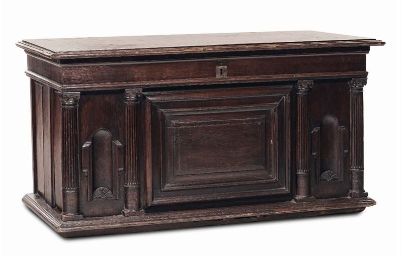 Cassapanca in noce scolpito, XVIII secolo  - Auction Antique and Old Masters - I - Cambi Casa d'Aste