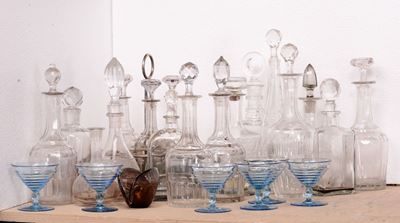 Lotto di Bottiglie e Bicchieri da Liquore