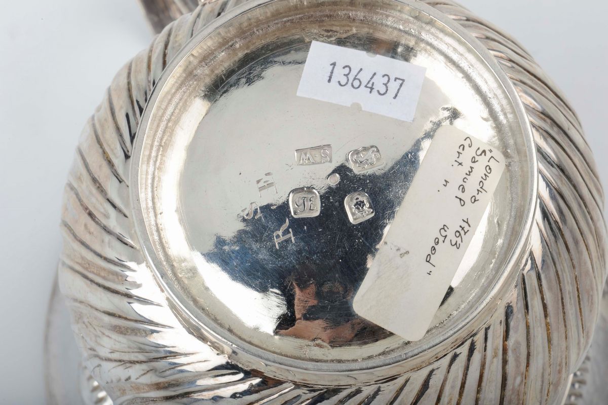 Porringer in Argento Fuso, Sbalzato e Cesellato, Argentiere Samuel Wood, Londra 1763