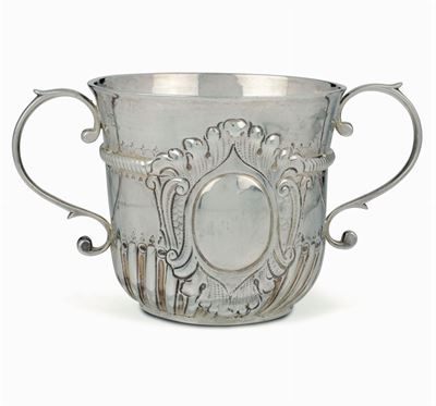Porringer in Argento Fuso, Sbalzato e Cesellato, Argentiere Robert Timbrell e Joseph Bell I, Lond...