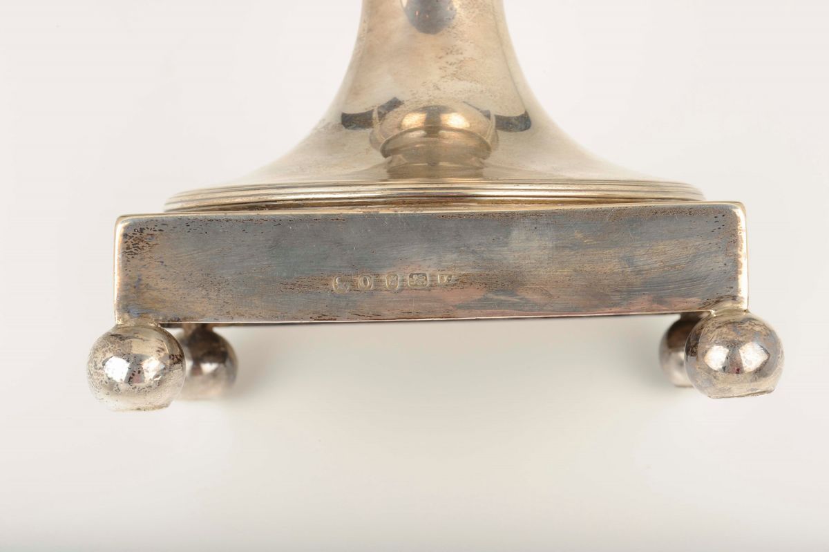 Samovar in Argento Sbalzato, Cesellato e Fuso, Argentiere William Laver, Londra 1789