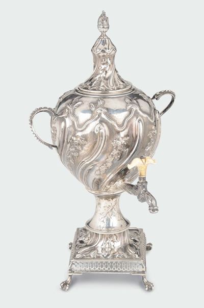 Samovar in Argento Sbalzato, Fuso e Cesellato, Argentiere Louis Black, Londra 1765