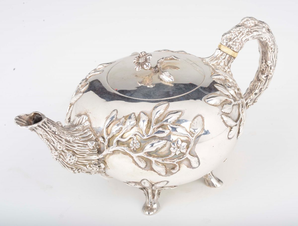 Teiera in Argento Sbalzato, Cesellato e Fuso, Argentiere Charles Jolie Edington, Londra 1829