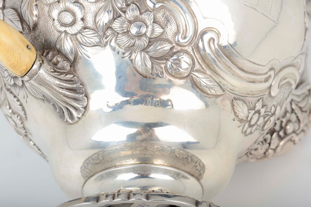 Teiera in Argento 925 Sbalzato, Cesellato e Fuso, Argentiere Edward Farrez, Londra 1819