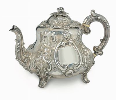 Teiera in Argento Sbalzato, Cesellato e Fuso, Argentiere Richard Hennez, Londra 1863