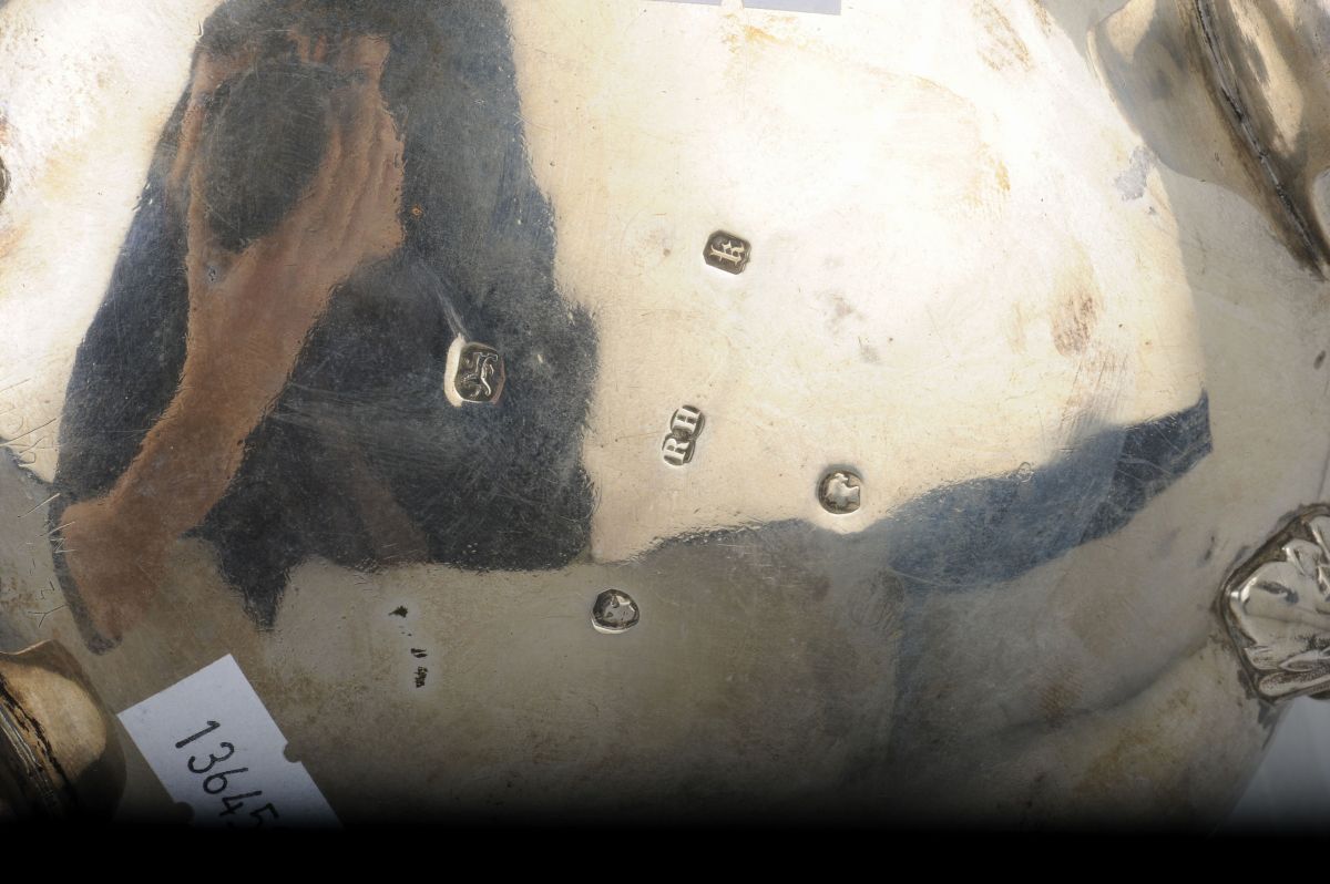 Teiera in Argento Sbalzato, Cesellato e Fuso, Argentiere Richard Hennez, Londra 1863