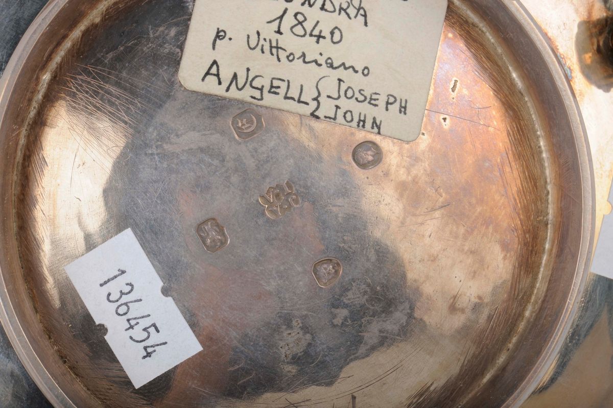 Teiera in Argento Sbalzato, Cesellato e Fuso, Argentiere Joseph & John Wood, Londra 1840