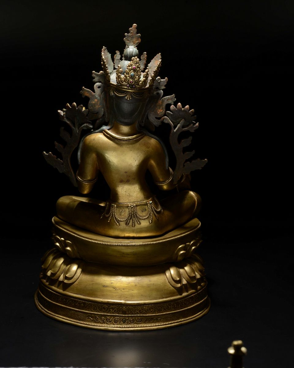 Grande Scultura in Bronzo Dorato Raffigurante Tara Seduta su Doppio Fiore di Loto, Tibet, XIX Sec...