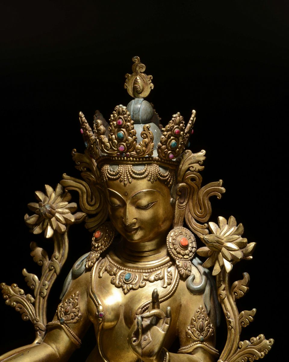 Grande Scultura in Bronzo Dorato Raffigurante Tara Seduta su Doppio Fiore di Loto, Tibet, XIX Sec...