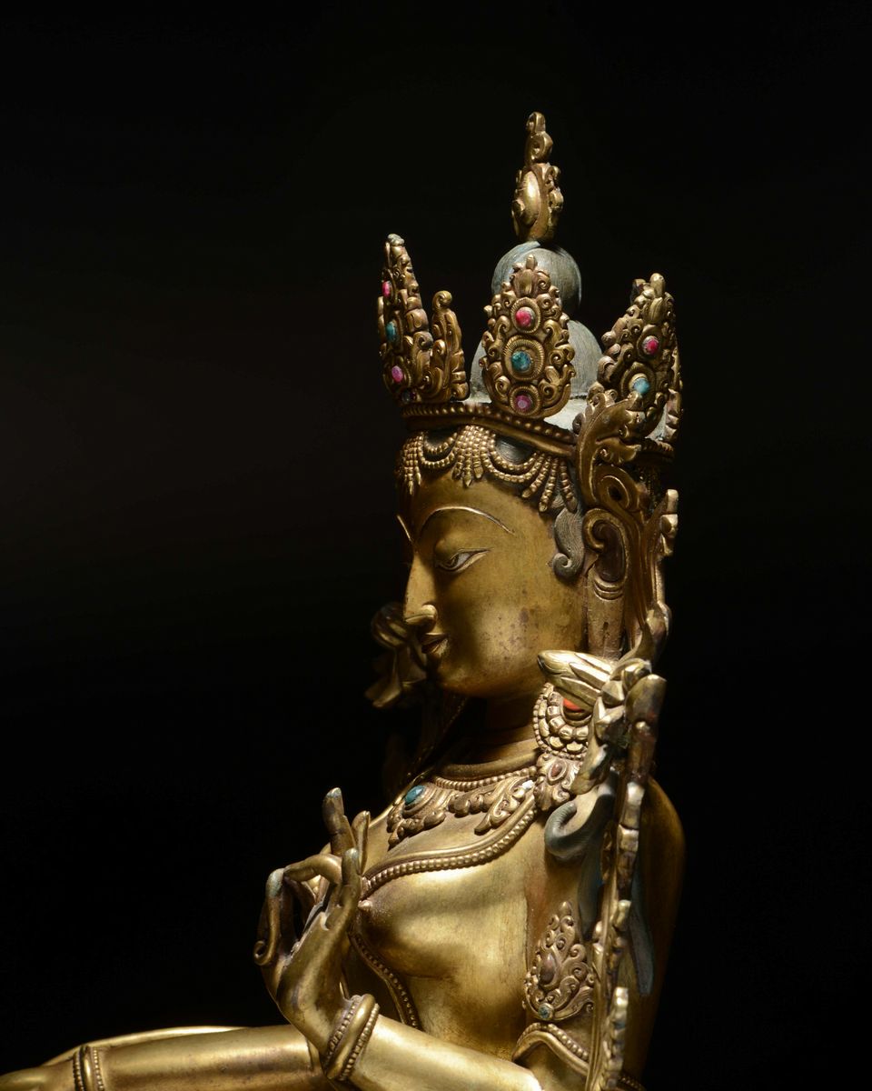 Grande Scultura in Bronzo Dorato Raffigurante Tara Seduta su Doppio Fiore di Loto, Tibet, XIX Sec...