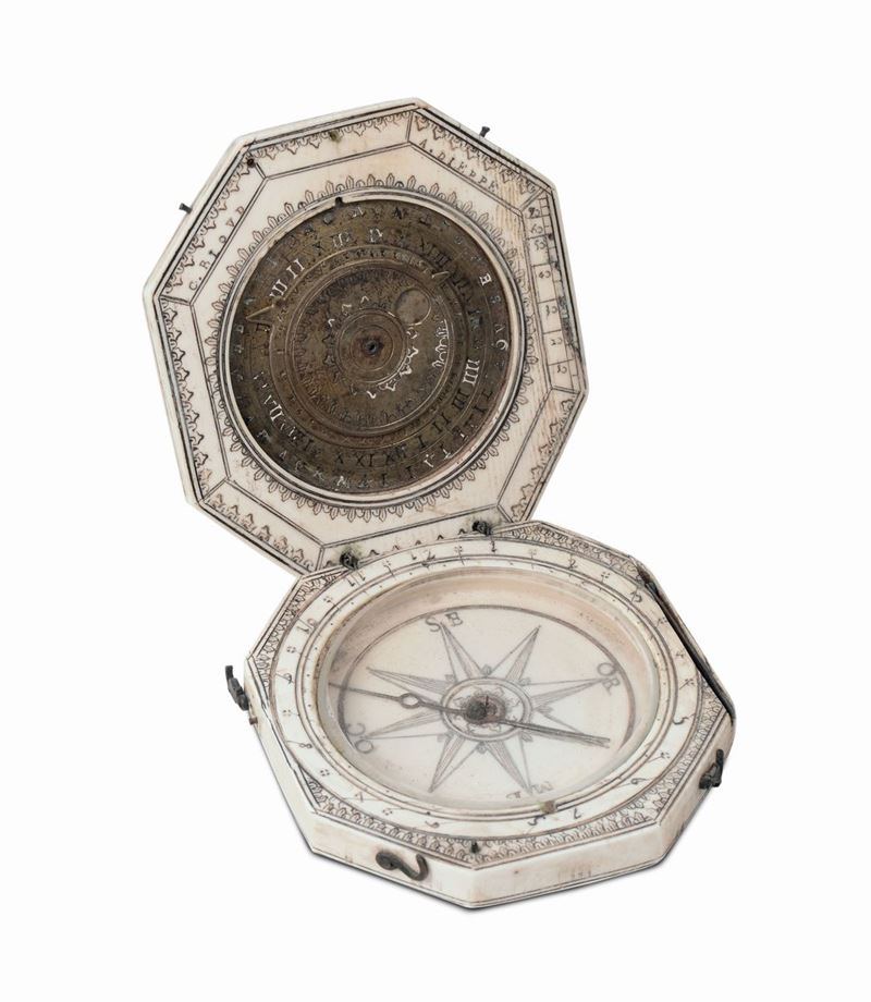 Orologio solare in avorio inciso e bronzo dorato, XVIII secolo  - Asta Antiquariato e Dipinti Antichi - I - Cambi Casa d'Aste