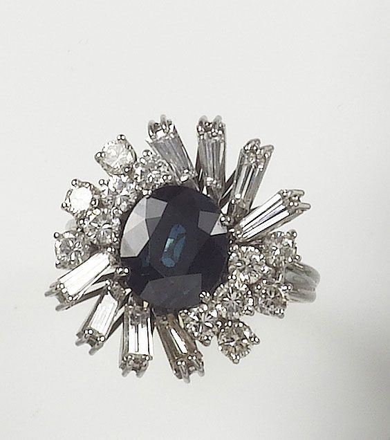 Anello con zaffiro basaltico e diamanti a contorno  - Auction Antique and Old Masters - I - Cambi Casa d'Aste