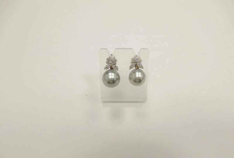 Pair of cultured pearl and diamond earrings  - Auction Jewels Timed Auction - Cambi Casa d'Aste