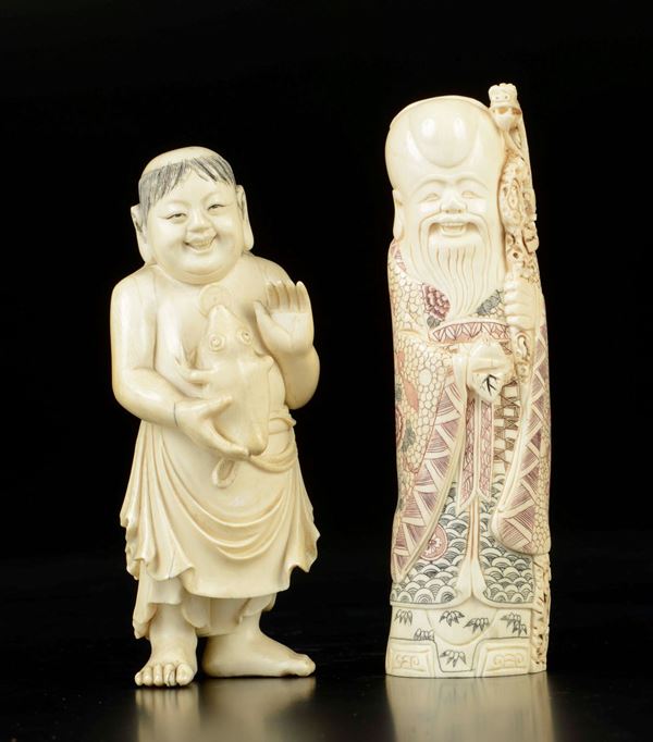 Due figure in avorio raffiguranti saggio con rospo e Shoulao, Cina, inizio XX secolo