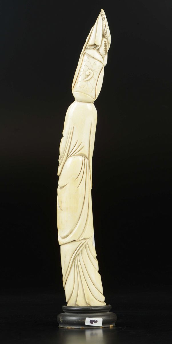 Figura di Saggio con Barba e Copricapo Scolpita in Avorio, Cina, Inizio XX Secolo
