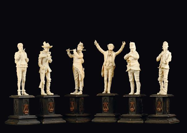 Gruppo di sei sculture in avorio raffiguranti la banda musicale del villaggio, Austria o Germania XIX secolo