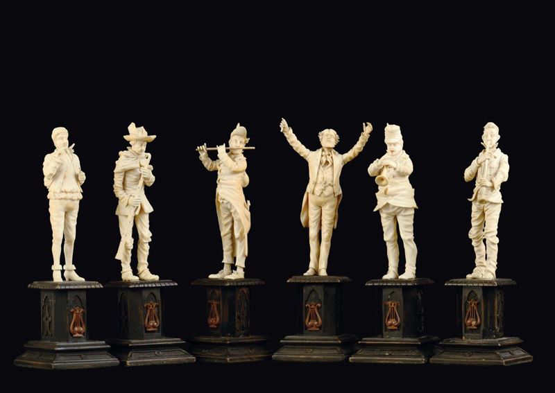 Gruppo di sei sculture in avorio raffiguranti la banda musicale del villaggio, Austria o Germania XIX secolo  - Asta Scultura e Oggetti d'Arte - Cambi Casa d'Aste