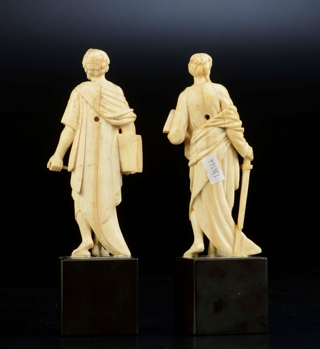 Gruppo di Due Figure in Avorio Scolpito Raffiguranti i Santi Pietro e Paolo, Artista Barocco Ital...