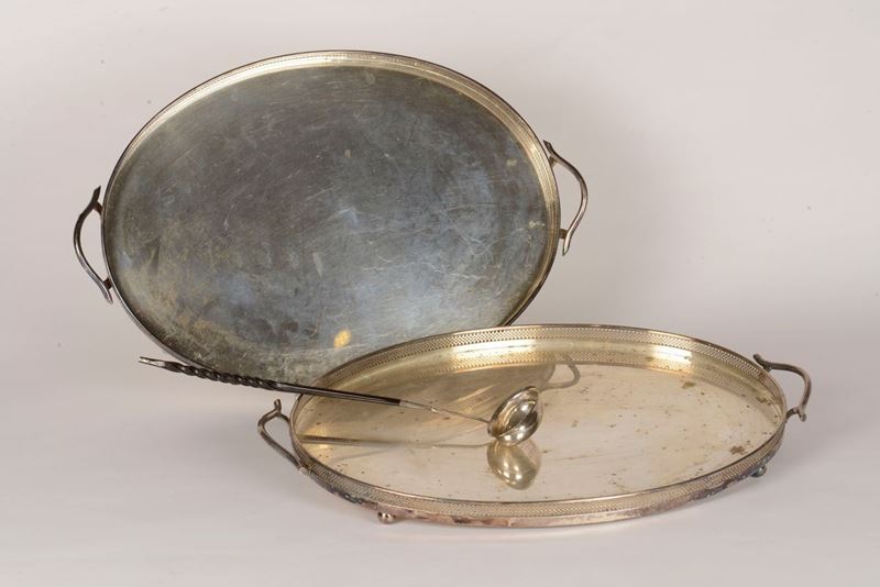 Coppia di vassoi ovali in ottone argentato  - Auction Antique and Old Masters - I - Cambi Casa d'Aste