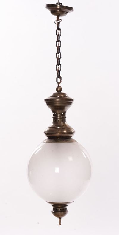 Lampadario in Ottone Dorato con Boccia in Vetro