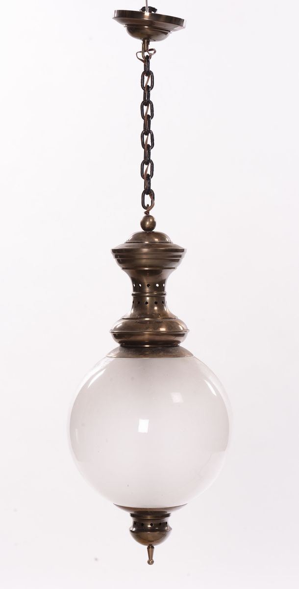 Lampadario in ottone dorato con boccia in vetro  - Asta Antiquariato e Dipinti Antichi - I - Cambi Casa d'Aste