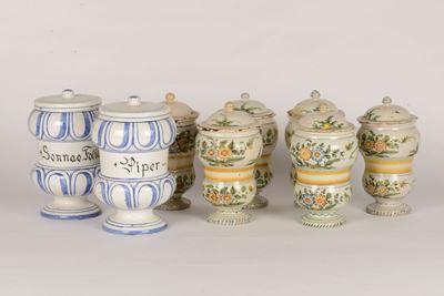 Coppia di Vasi da Farmacia con Coperchi in Maiolica- Invetriata Bianca
