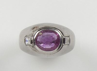 Anello a Musone con Due Diamanti e Pietra Rossa