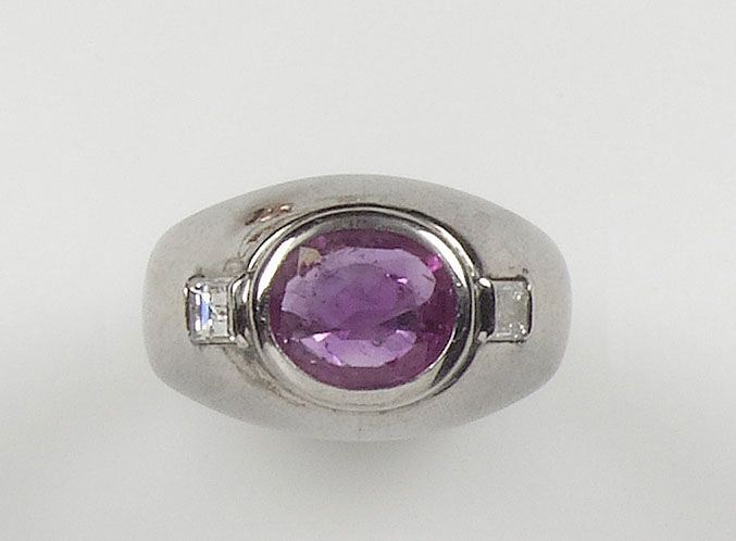Anello a musone con due diamanti e pietra rossa  - Auction Antique and Old Masters - I - Cambi Casa d'Aste