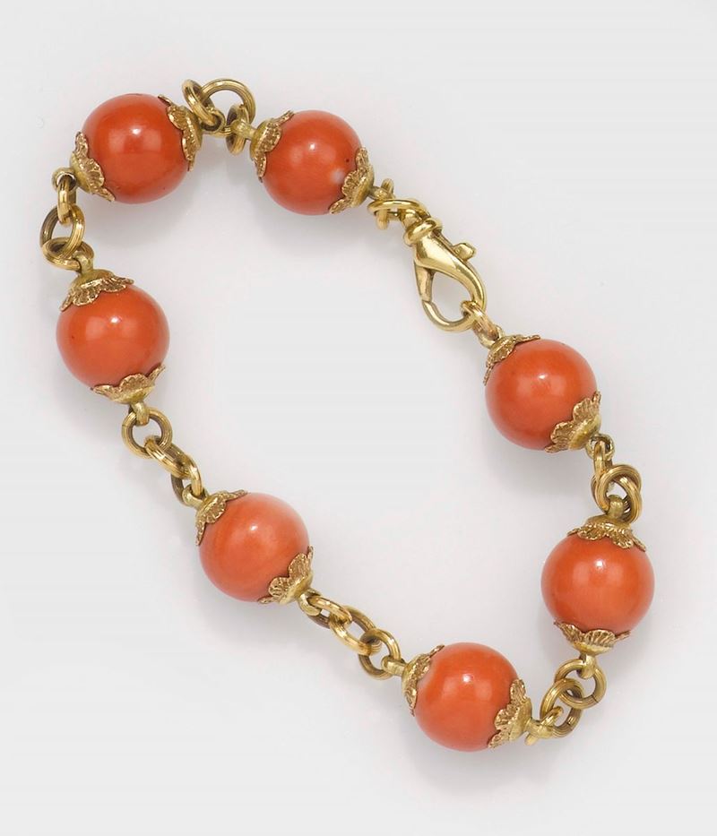 A coral and gold bracelet  - Auction Fine Jewels - II - Cambi Casa d'Aste