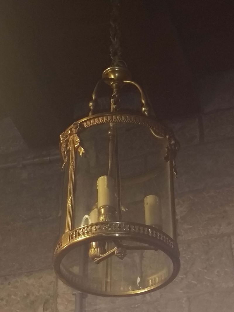 Due lanterne in bronzo dorato, XIX secolo  - Auction Furnishings from the mansions of the Ercole Marelli heirs and other property - Cambi Casa d'Aste