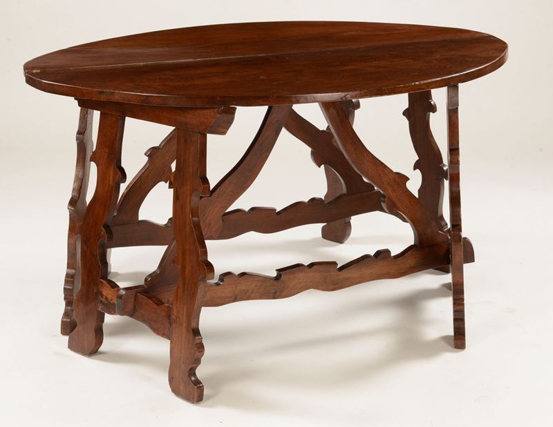 Coppia di console a mezza-luna in noce, XX secolo  - Auction Furnishings from the mansions of the Ercole Marelli heirs and other property - Cambi Casa d'Aste