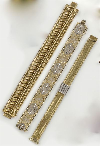 Lotto Composto da Tre Bracciali di Cui uno Firmato Roberto Coin con Diamanti ed Anello